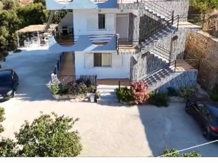 Vila Klaus Lukovë